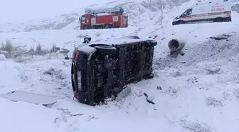 Van'ın Özalp ilçesinde minibüs şarampole yuvarlandı, 4 kişi yaralandı