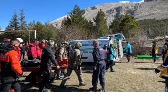 Alman turistlerle dağ kayağı yaparken ölen Türk rehberin cenazesi helikopterle alındı