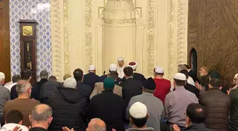 Diyanet İşleri Başkanı Ali Erbaş, Ramazan ayının ilk teravih namazını kıldırdı