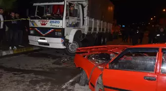 Görele'de park halindeki kamyona çarpan otomobilde 1 kişi yaralandı