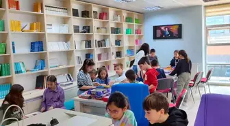 Muğla Sıtkı Koçman Üniversitesi Öğrencileri Marmaris'ten Gelen Öğrencilere Gençlik Merkezi Etkinliklerini Tanıttı