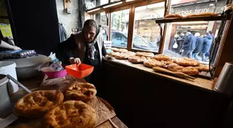 Trabzon'da Ramazan Pidesi İçin Uzun Kuyruklar Oluştu