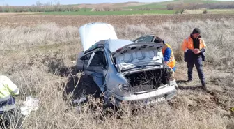 Çorum Alaca'da Otomobil ile Hafif Ticari Araç Çarpıştı: 3 Yaralı