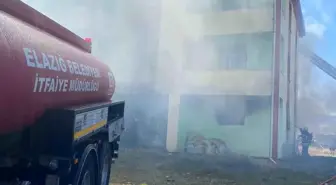 Elazığ'da 3 Katlı Bir Binada Yangın Çıktı