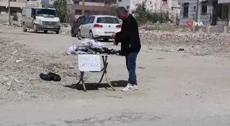 Depremde yıkılan şehrin sokaklarında hayat mücadelesi