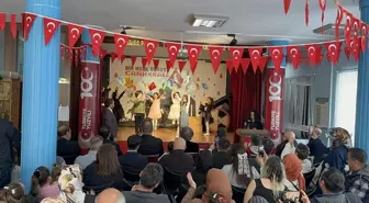 İran'da Tahran Türk Okulu öğrencileri İstiklal Marşı ve Çanakkale Şehitlerini Anma programı düzenledi
