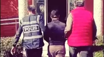 İzmir'de Kesinleşmiş Hapis Cezasıyla Aranan 2 Firari Yakalandı