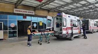 Çorum'da Otomobil Şarampole Devrildi: 4 Yaralı