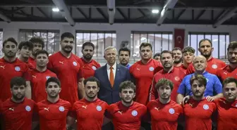 Mansur Yavaş, ASKİ Spor'un şampiyon güreşçilerini ziyaret etti