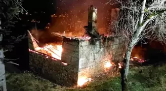 Ordu'nun Kumru ilçesinde ahşap bir evde çıkan yangın söndürüldü