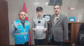 Ortaokul öğrencisi birincilik ödülünü Gazze'ye bağışladı