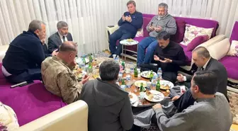 Erzincan Valisi Hamza Aydoğdu, Şehit Piyade Sözleşmeli Er Salih Ay'ın ailesini iftarda ziyaret etti