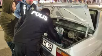 Alaca'da yapılan denetimde ruhsatsız silah ve bıçak ele geçirildi