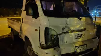 Isparta'da kamyonetle otomobilin çarpışması sonucu 5 kişi yaralandı