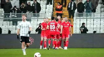 Trendyol Süper Lig: Beşiktaş: 0 Antalyaspor: 2 (İlk yarı)