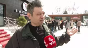 Ankara'da Et ve Süt Kurumu mağazasında ucuz et ve süt arayan vatandaşlar kuyruk oluşturdu