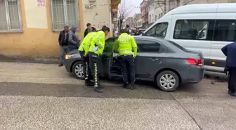 Gaziantep'te İşçi Servisi ve Otomobilin Karıştığı Kazada 3 Kişi Yaralandı