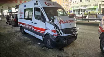 Mecidiyeköy'de Ambulans ile Minibüs Çarpıştı