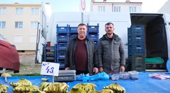 AK Parti Odunpazarı Belediye Başkan Adayı Özkan Alp, Yenikent Mahallesi'nde Semt Pazarını Ziyaret Etti