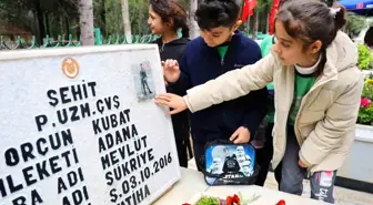 Adana'da Kışla Şehit Orçun Kubat İlkokulu öğrencileri şehidi mezarı başında ziyaret etti