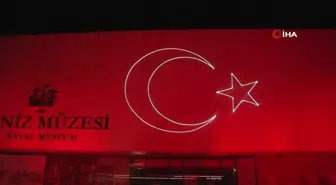 Tarihi Beyazıt Kulesi'ne Türk Bayrağı yansıtıldı