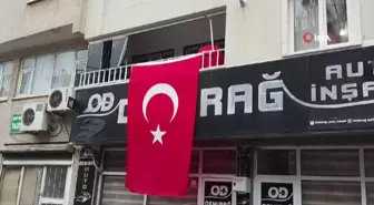 Bingöllü şehidin dede evine Türk bayrağı asıldı