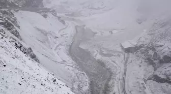 Hakkari-Çukurca kara yolu çığ nedeniyle kapandı