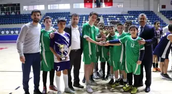 Hakkari'de Okullar Arası Yıldız Erkekler Futsal Müsabakaları Sonuçlandı