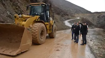 Hakkari'de sağanak sonucu Şemdinli-Derecik kara yolu kapandı