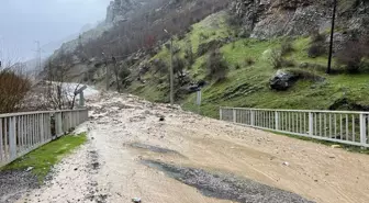 Şırnak Uludere Kara Yolu Sağanak Sonucu Ulaşıma Kapandı