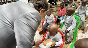 Kamerun'da TİKA ve Chantal Biya Vakfı işbirliğiyle gıda ve yemek dağıtıldı