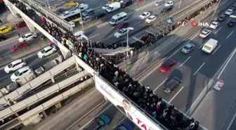 İstanbul'da Metrobüs Kuyrukları Devam Ediyor