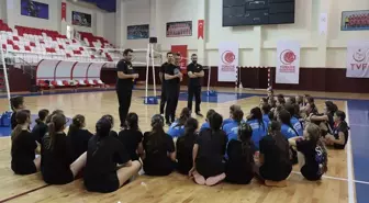 VakıfBank Kadın Voleybol Takımı'nın 'Yarının Sultanları' projesi Kırklareli'nde gerçekleşti