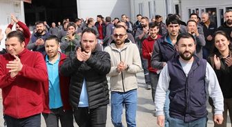 Amasya'da işçiler fabrika önünde eylem yaptı