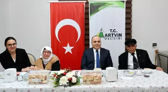 Artvin Valisi Cengiz Ünsal, Şavşat'taki Yaşlılar Yaşam Yerleşkesi sakinleriyle iftar yaptı