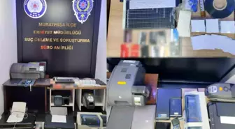 Antalya'da bıçakla yaralama ve resmi belgede sahtecilik şüphelileri yakalandı