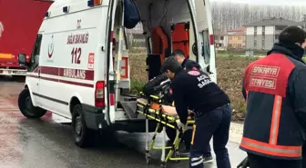 Sakarya'da otomobil ile minibüs çarpıştı: 3 yaralı