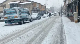 Şırnak'ta 5 yerleşim yerinin yolu kar ve tipi nedeniyle ulaşıma kapandı