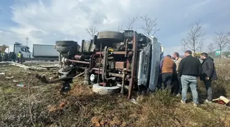 Arnavutköy'de Hafriyat Kamyonu Devrildi, Sürücü Yaralandı