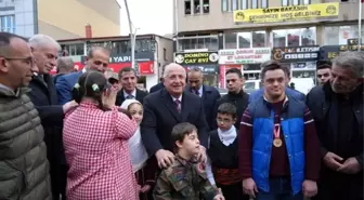 Milli Savunma Bakanı Yaşar Güler, Bayburt'ta Down Sendromlu Çocuklar Tarafından Karşılandı