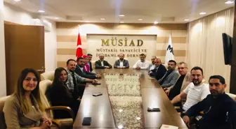 Cumhur İttifakı'nın Muratpaşa Belediye Başkan Adayı Özdemir Manavoğlu, vatandaşlarla iftarda buluştu