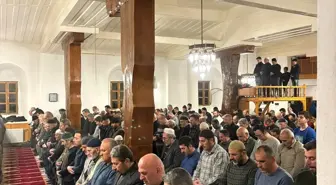 Erzurum İspir'de Teravih Namazı Sonrası Çocuklarla Güzel Görüntüler