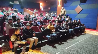 Muş Belediyesi Özel Çocuklara Sinema Etkinliği Düzenledi