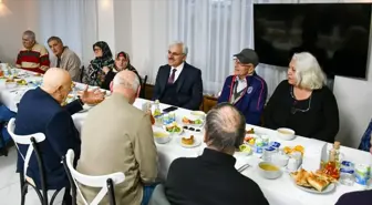 Bolu Valisi Erkan Kılıç, Yaşlılara Saygı Haftası'nda huzurevi sakinleriyle iftarda buluştu