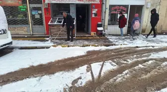 Sivas'ın Hafik, Ulaş ve Gemerek ilçelerinde kar yağışı etkili oldu