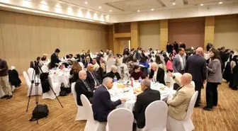Cumhurbaşkanı Başdanışmanı Yalçın Topçu, Türk cumhuriyetlerinden gelen öğrencilerle iftarda buluştu
