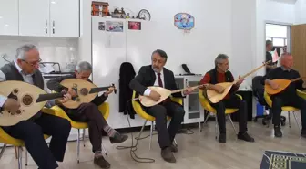 Kayseri'de Yaşlılar Müzik Korusuyla Kulakların Pasını Siliyor