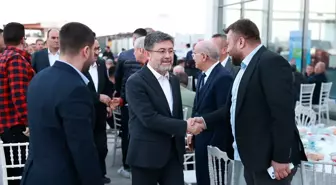 Tarım ve Orman Bakanı İbrahim Yumaklı, Adana'da çiftçilerle iftar programında bir araya geldi