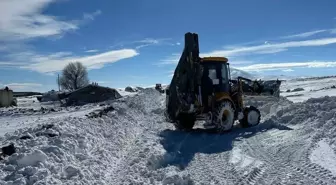 Kars'ın Digor ilçesinde mahsur kalan 4 araç kurtarıldı