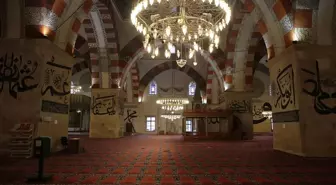 Eski Cami'nin Hat Yazılarıyla İhtişamı